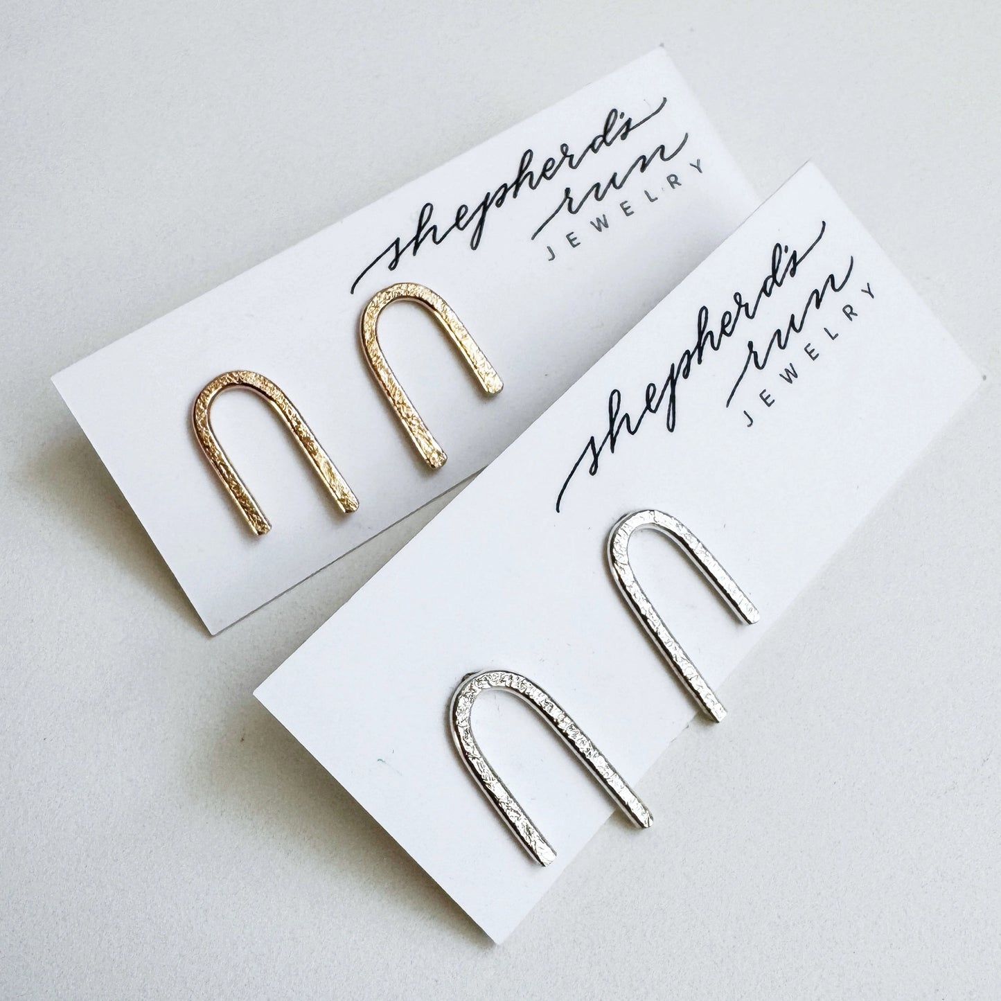 U-turn Stud Stud Earrings