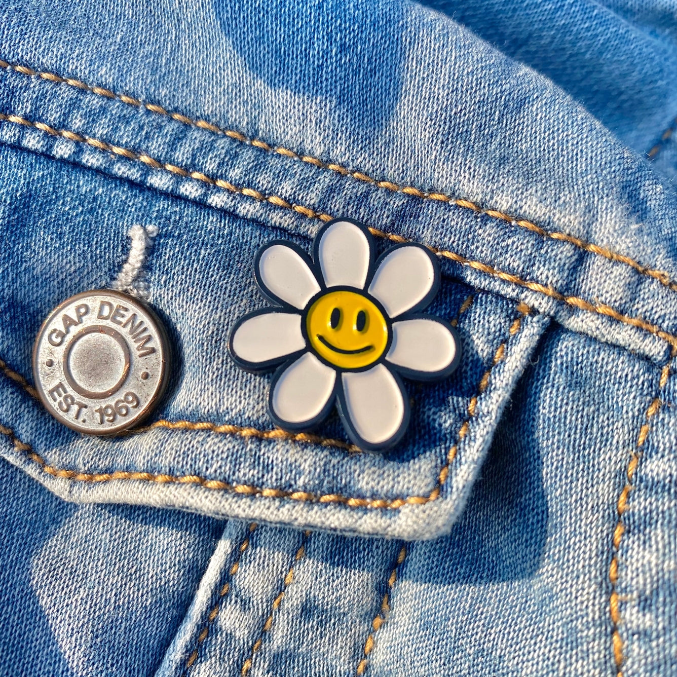 Enamel Pin - Daisy