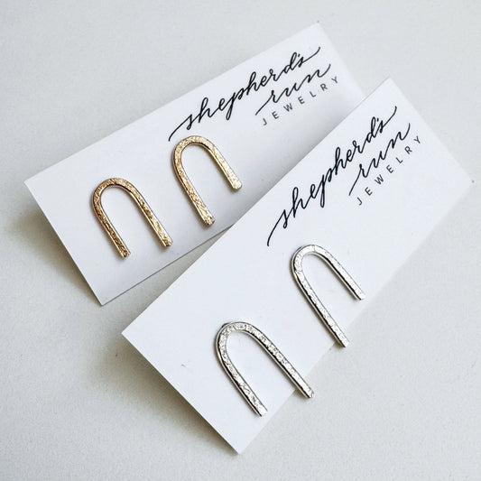 U-turn Stud Stud Earrings