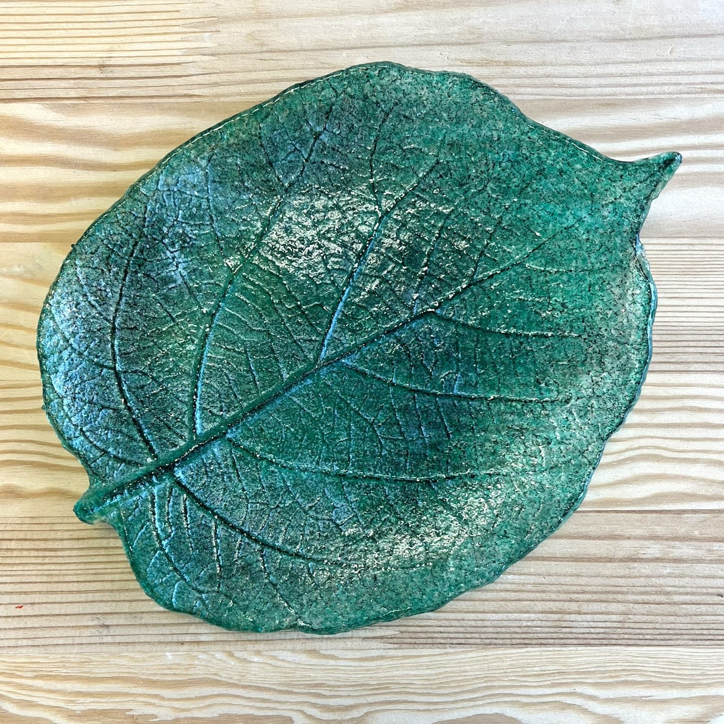 Kiwi Leaf Glass Plate