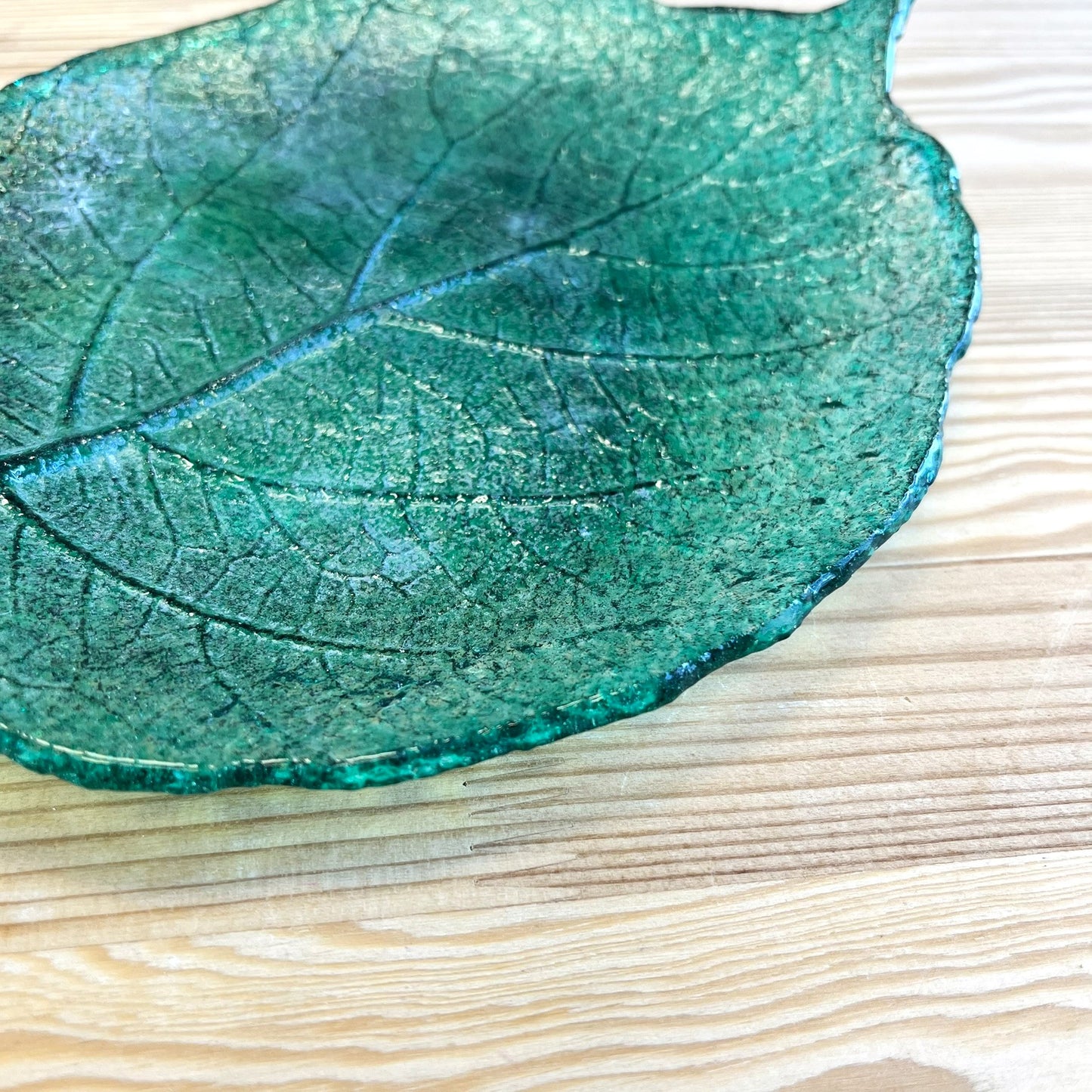 Kiwi Leaf Glass Plate